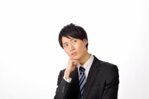考える男性